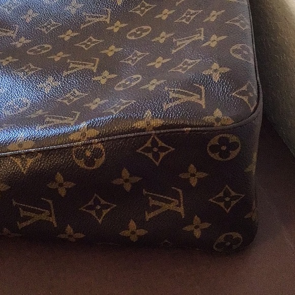Louis Vuitton GM Looping Bag - Picture 2 of 16